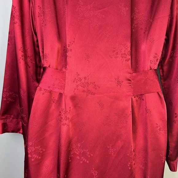 NEW Jones New York Solid Satin Jacquard Robe in Red Size L/XL Attached Belt Soft